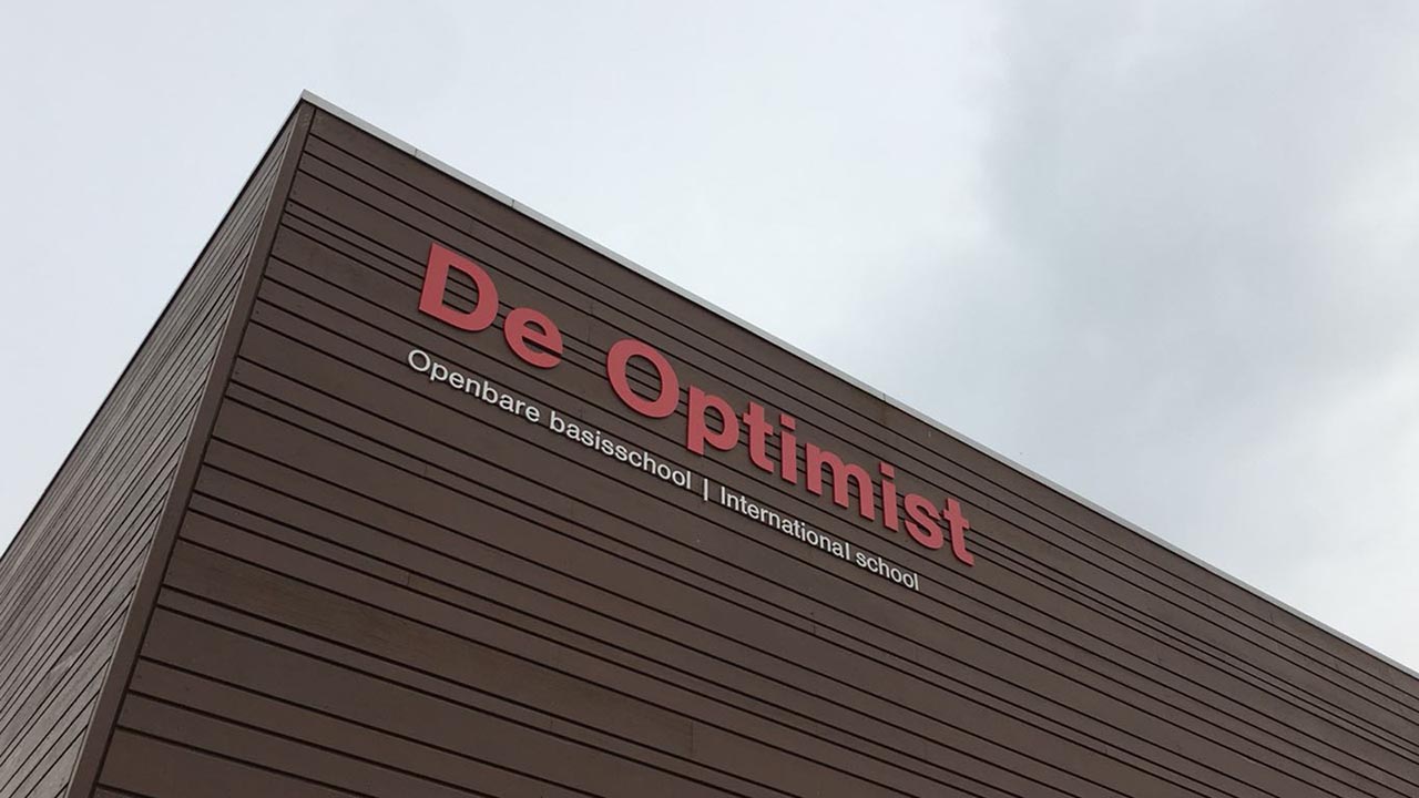 Belettering pand OBS De Optimist